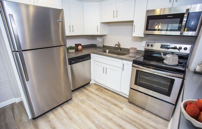 2 beds, 1 bath, 900 sqft, $1,290, Unit 8