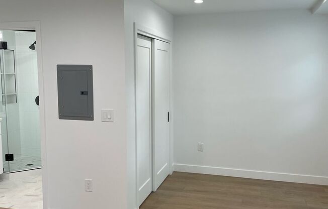 Studio, 1 bath, 350 sqft, $1,995