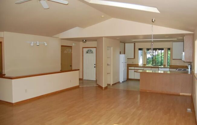 Fanstatic home in Sudden Valley Community!