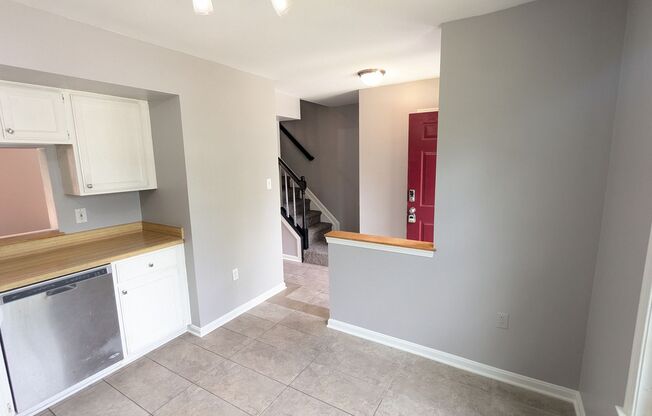 Beautifully maintained townhouse in Tuscarora School District ready for your family!