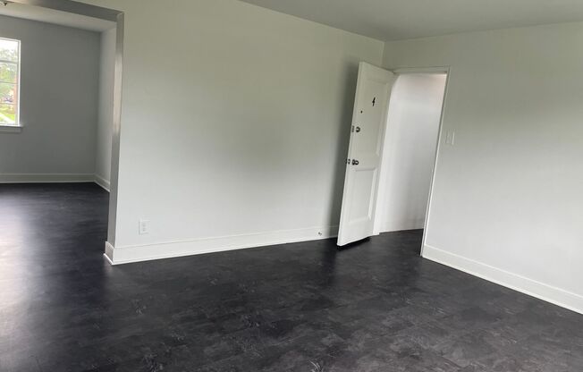 2 beds, 1 bath, $1,175, Unit 5