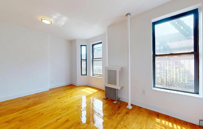 17 W 125 ST