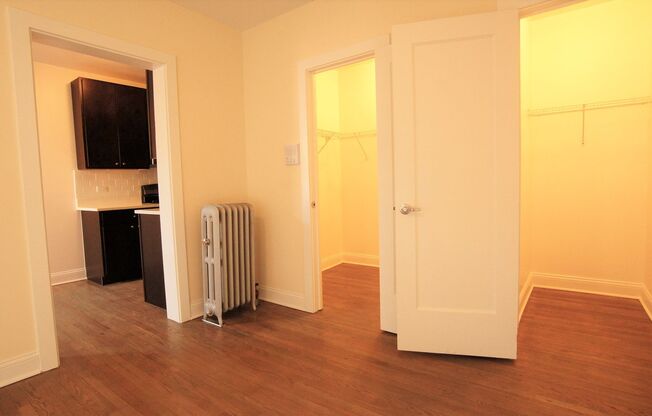 Studio, 1 bath, 379 sqft, $1,695, Unit 3300-2B