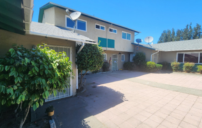 541 553 ADMIRAL CALLAGHAN LN