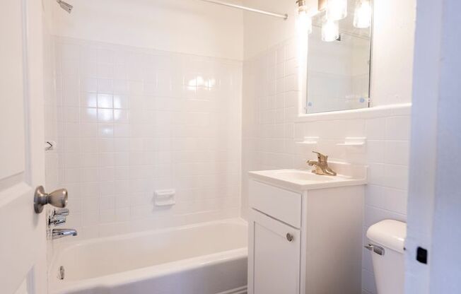 1 bed, 1 bath, 600 sqft, $995, Unit 115-D06