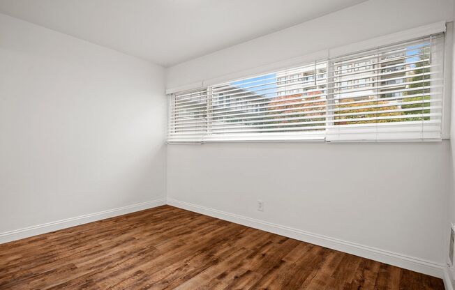 Studio, 1 bath, 355 sqft, $1,350, Unit 201