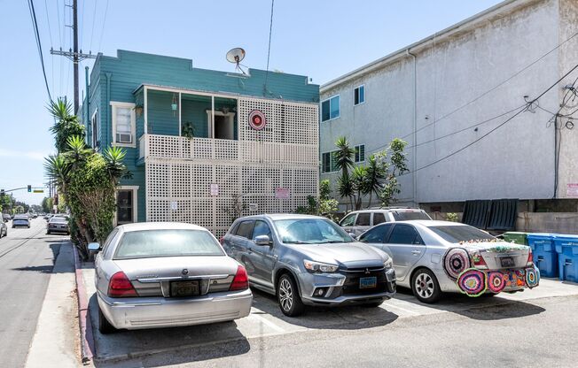 Studio, 1 bath, 300 sqft, $1,900, Unit Unit 6