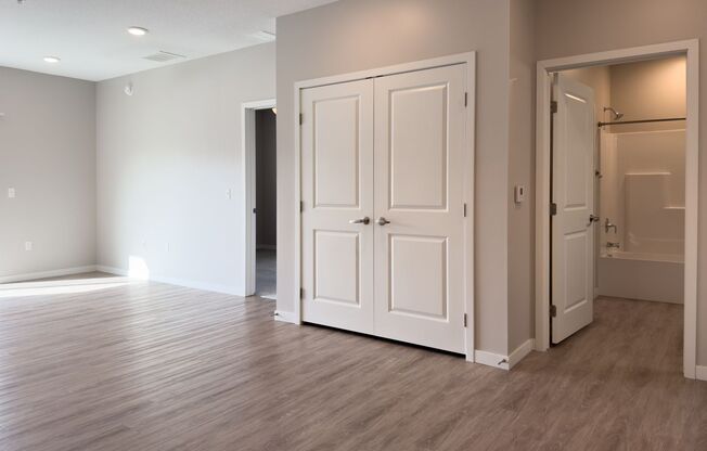 1 bed, 1 bath, 879 sqft, $1,730, Unit 4 - 212