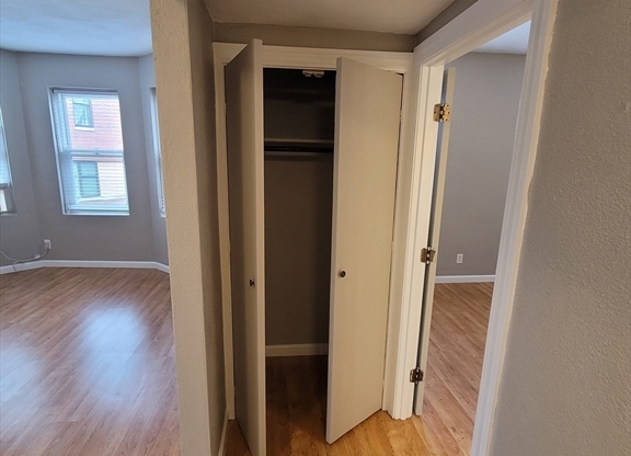 1 bed, 1 bath, $2,300, Unit BLD3-11