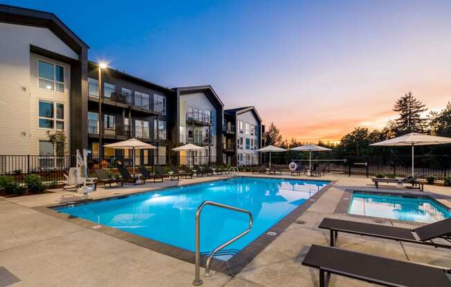 Heirloom_Portland_Oregon_JLL_Twilight_Pool_Apartments