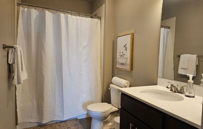 2 beds, 2 baths, 995 sqft, $2,700, Unit 305