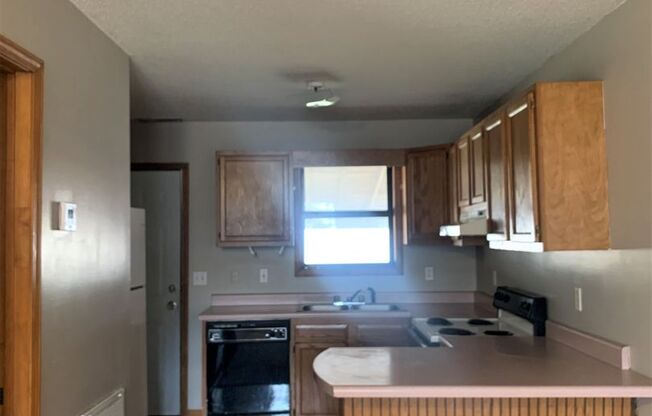 2 beds, 1 bath, 870 sqft, $825, Unit 580 B