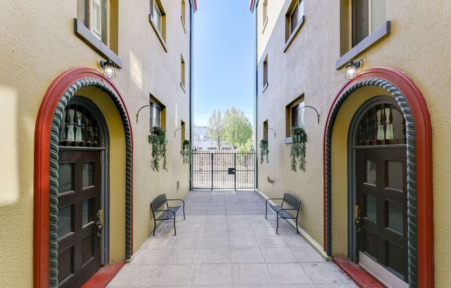 Studio, 1 bath, 600 sqft, $1,050, Unit 211