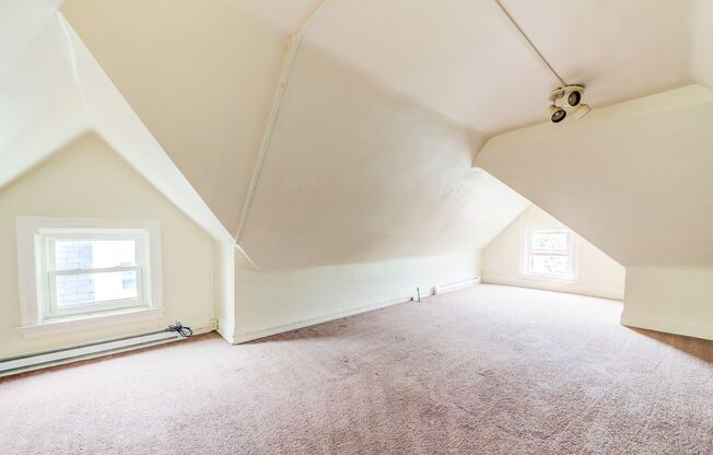 5 beds, 1.5 baths, $1,899, Unit Mt Washington
