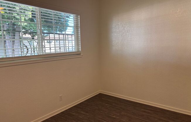 3 beds, 1 bath, 1,113 sqft, $3,130, Unit 4951C