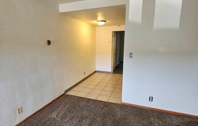 1 bed, 1 bath, 432 sqft, $975, Unit 615 S. Alder #05