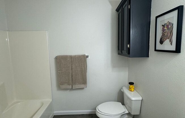 2 beds, 1 bath, $745, Unit Apt. 6