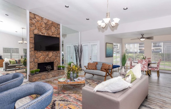 Living area at Royal Wildewood Manor Apartments, Clute, TX, 77531