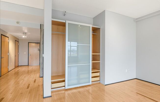 Studio, 1 bath, $2,100