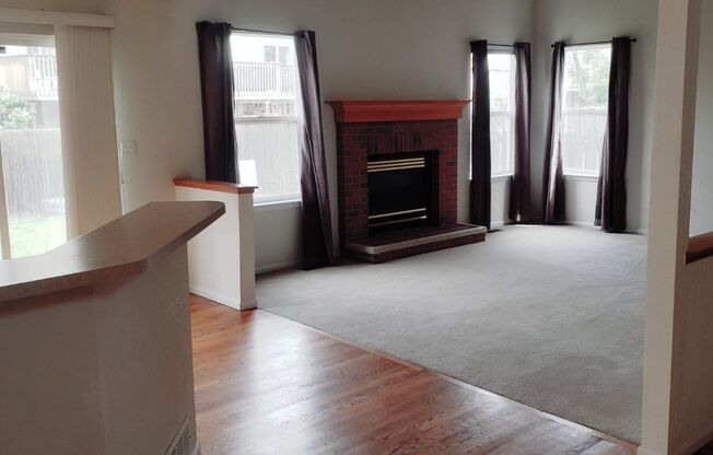 Fantastic Indian Creek Neighborhood home for rent! Big/Fences back yard!