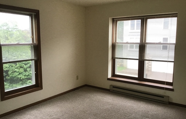 2 beds, 1 bath, 950 sqft, $1,750, Unit 7718RA