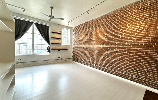 1BR/1BA Springfield Historic Loft Condo