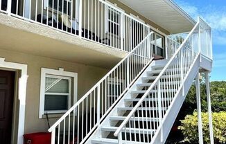 Fantastic 1/1 unit in central Sarasota, near 41 and beaches!