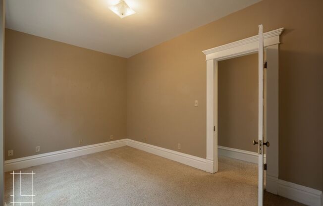 2 beds, 1 bath, $1,885, Unit 860 Summit St.