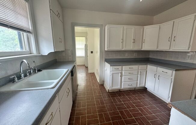 Plaza District / Classen 3 Bed Beauty!