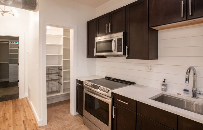 1 bed, 1 bath, $2,650, Unit Unit #126