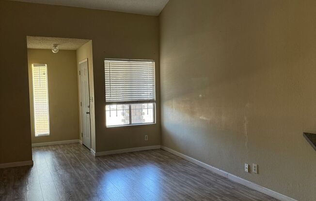 2 beds, 1 bath, $1,525