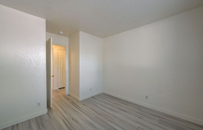 3 beds, 2 baths, $1,550, Unit # 101