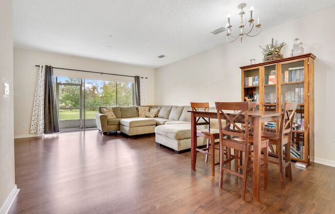 2/2 Townhome in Daniels Landing! Available July 1st!