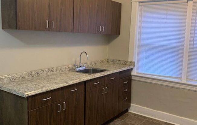 1 bed, 1 bath, 700 sqft, $650, Unit 3515-14