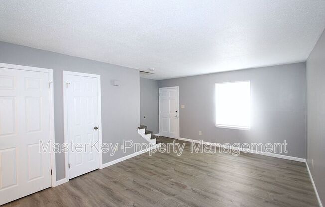 1242 DONALDSON CT
