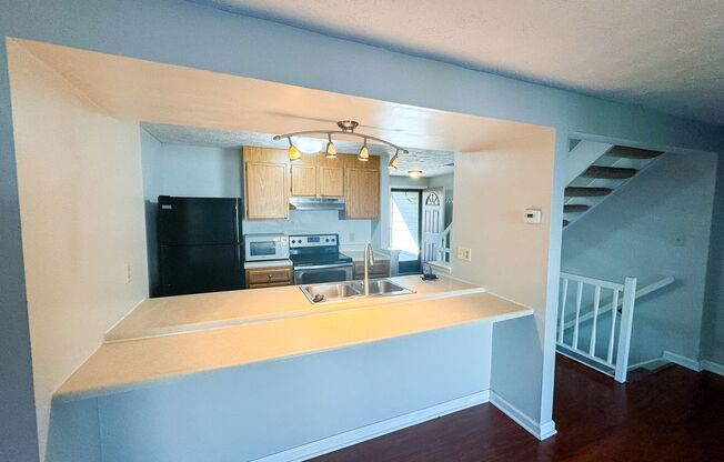 2 beds, 1.5 baths, $1,600