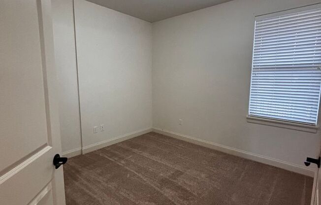 2 beds, 1 bath, $1,595, Unit #817