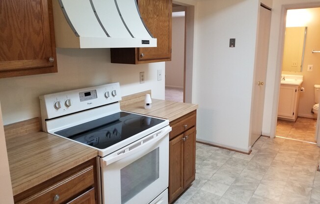 2 beds, 1 bath, $1,595