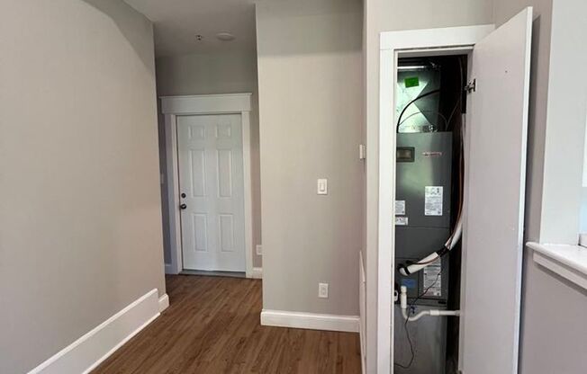 2 beds, 1 bath, $995, Unit #3