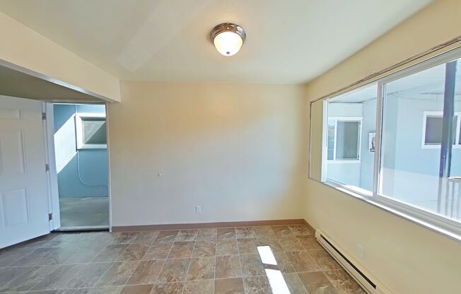 2 Bedroom Apartment ~ Close to Campus ~ Cat Friendly