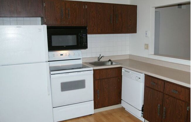 2 beds, 1 bath, 900 sqft, $1,055, Unit 09984-A