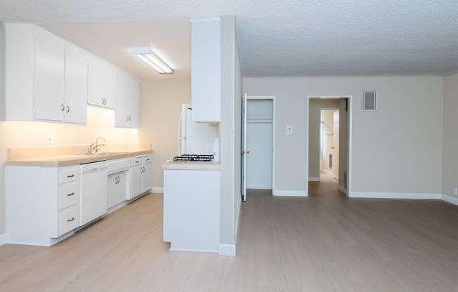 2 beds, 2 baths, 964 sqft, $2,495, Unit 160-02