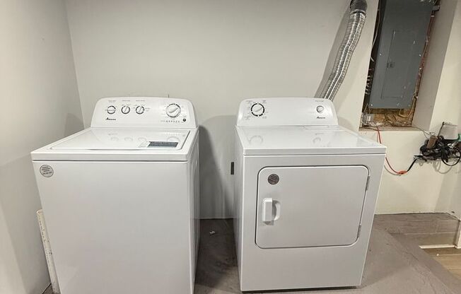 HOME FOR THE HOLIDAYS SPECIAL!-4 BEDROOM HOME IN FOX CHAPEL