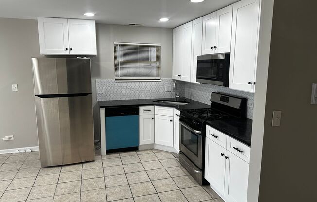 6344 S Rhodes