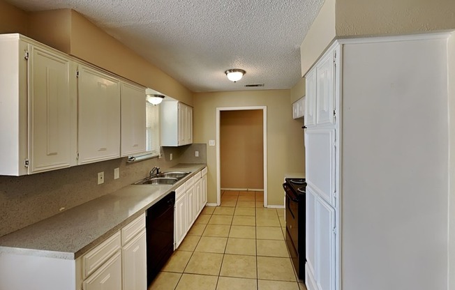 224 LAKEWAY CT