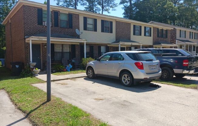 Two storey 2 Bed Townhouse in great N Chas Location!