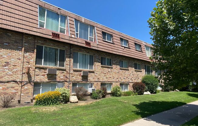 2 beds, 1 bath, 850 sqft, $1,295, Unit 09C