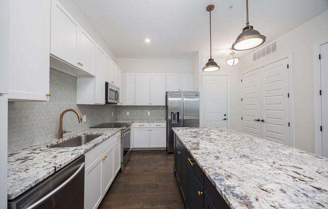 2 beds, 2 baths, 1,017 sqft, $1,880, Unit 526