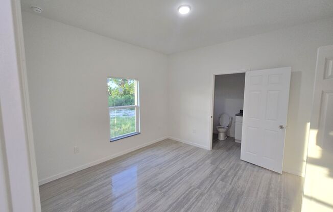 BRAND NEW 2/2/1- GREAT LEHIGH LOCATION