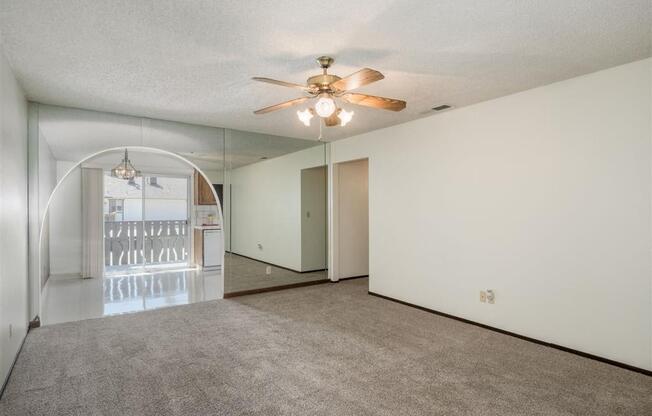 Ceiling Fan In Living Room at Scottsmen Too Apartments, California, 93612